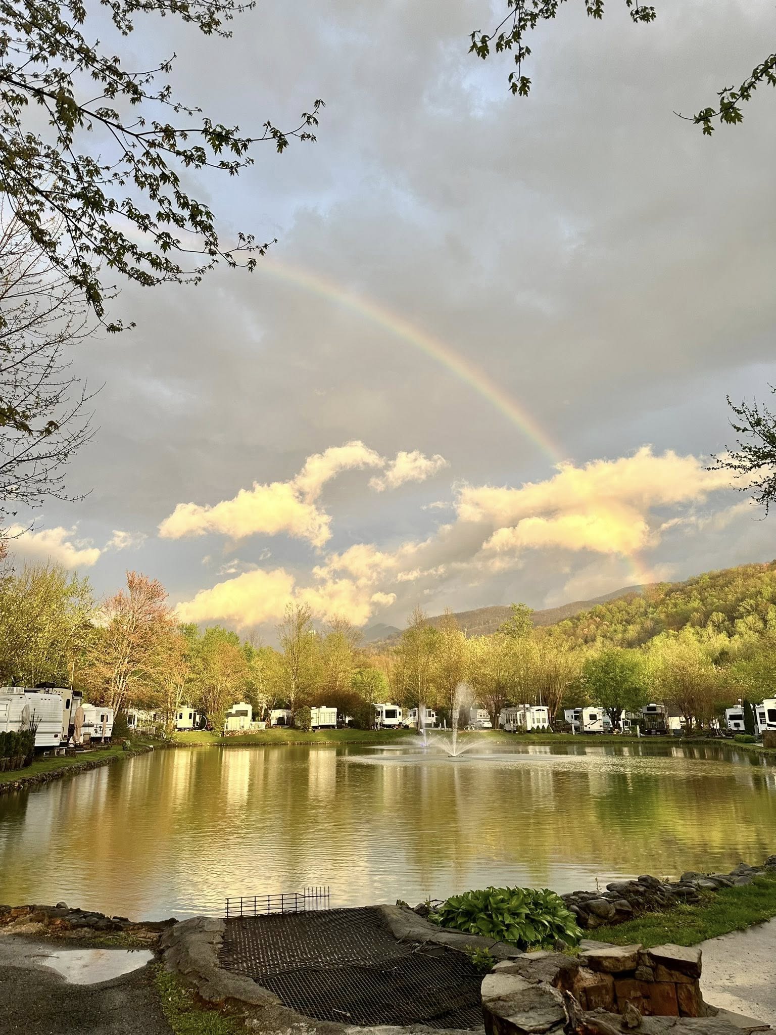 Outdoor Resorts Gatlinburg pond and mountain view